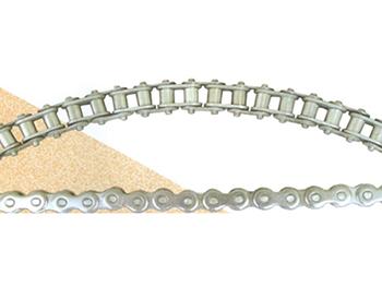 Chaîne à rouleaux avec nœud latéral